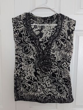 New York & Company Black and White Floral Beaded V-Neck Camisole Top
